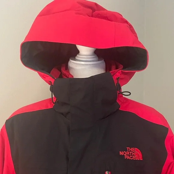 The North Face Men's Bold Red and Black Performance Jacket - Picture 8 of 16
